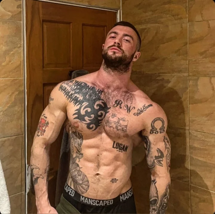 Jameshardyx93 OnlyFans tattooed athletic creator.