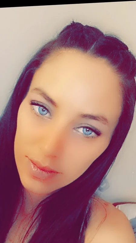 Jeanine OnlyFans creator with enticing content
