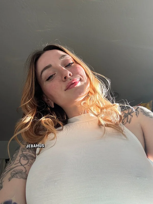 Jenna OnlyFans alt princess with big blue eyes