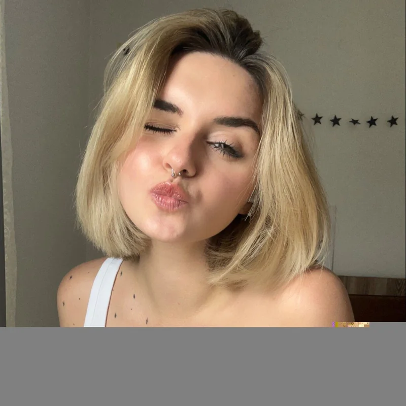 JENNI OnlyFans creator and webcam model