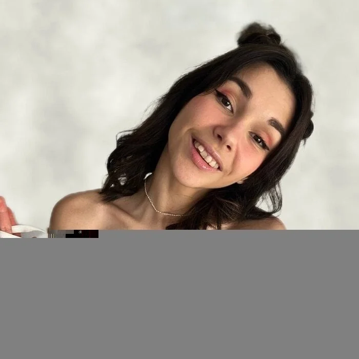 Jenny Florence OnlyFans creator with engaging content