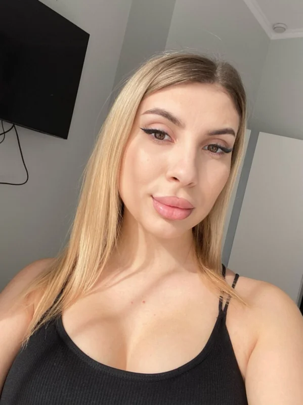 Jenny OnlyFans creator sharing exclusive content