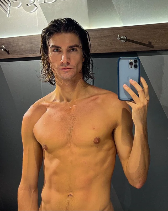 Jessehart OnlyFans creator with exclusive content