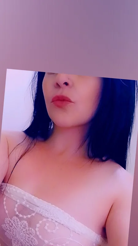 Jessy OnlyFans black hair slim