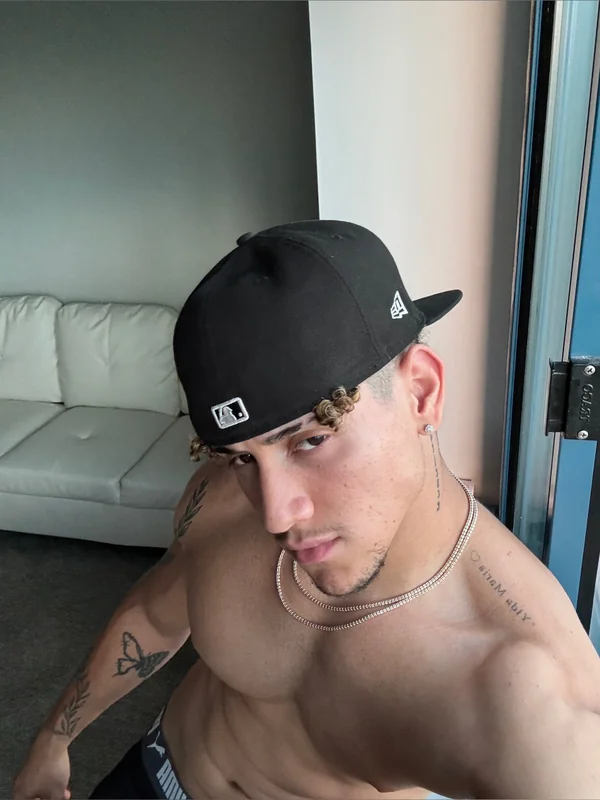 Papi juancho π€΄π» OnlyFans exclusive content creator.