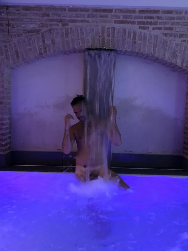 Johnqxxx OnlyFans creator with exclusive content
