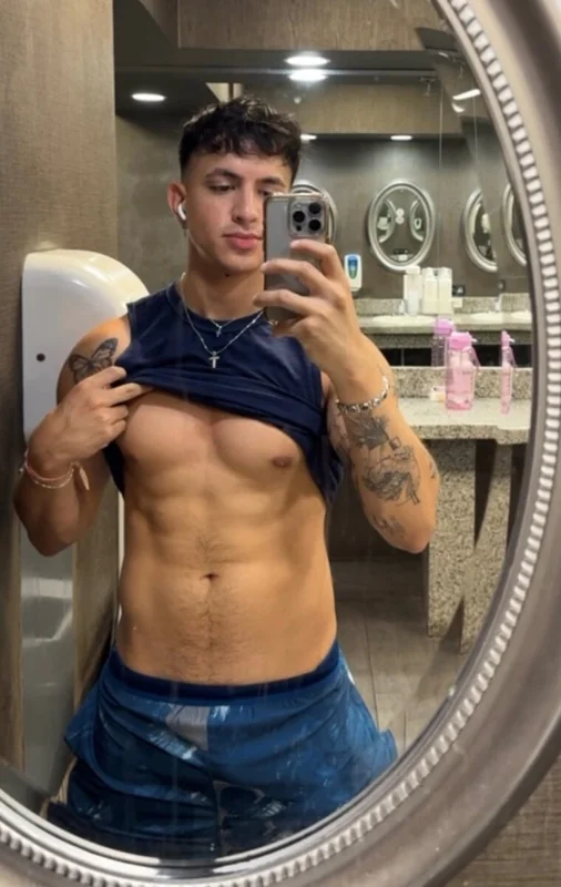 Jonfans OnlyFans athletic tattooed creator