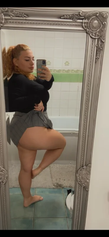 Juicy Jay 💋 OnlyFans Creator with Thick Body