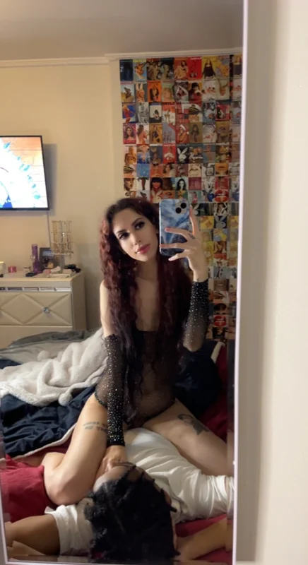 JUICYJ 4 FREE OnlyFans creator with enticing content