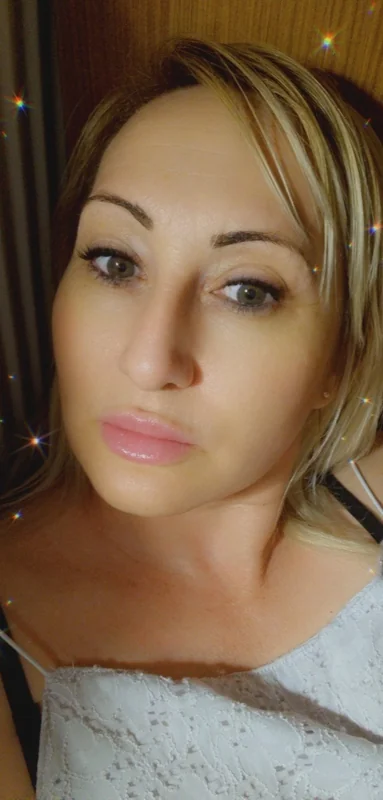 JulianaSexyMature😘😘 OnlyFans creator with engaging content