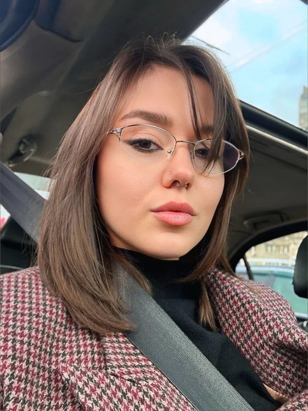 Julia Sweet๐ธ OnlyFans creator with a beautiful smile.