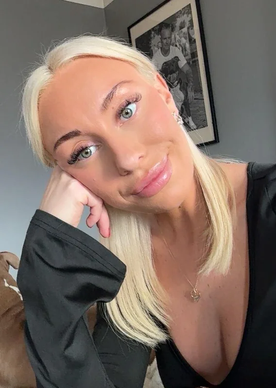 Julia ๐ OnlyFans blonde creator