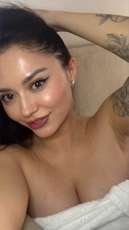 Julia Flame XoXo OnlyFans tattooed creator