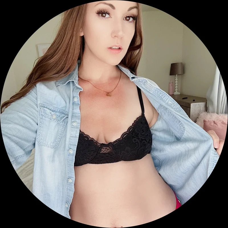 MOM NEXT DOOR FREE OnlyFans creator with playful content