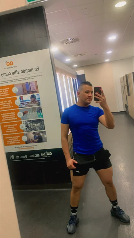 Juniorloloxxx OnlyFans creator with adult content