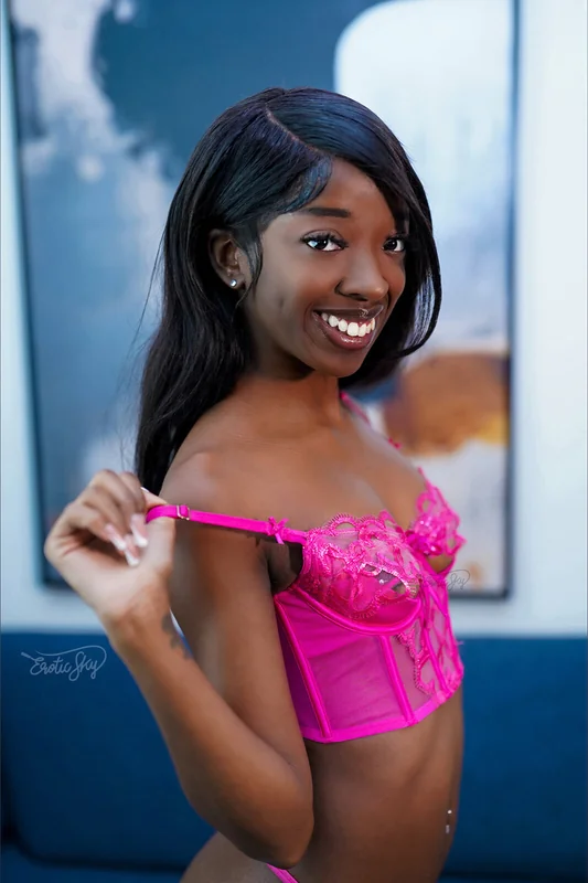 Kaethebrat OnlyFans petite chocolate treat