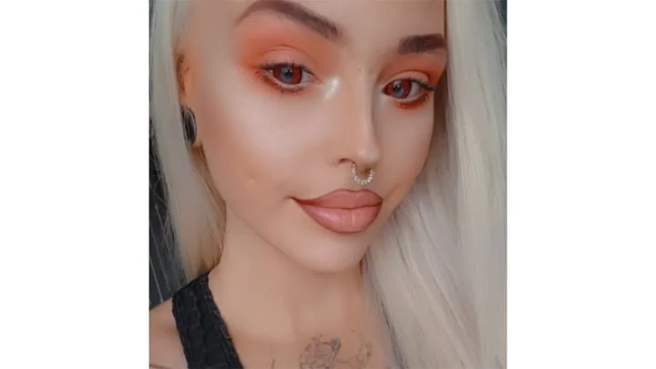 Karina on OnlyFans inviting fans to connect