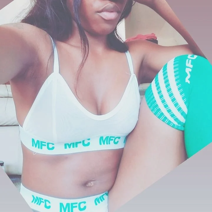 Karlarossii69 OnlyFans creator enjoying admiration