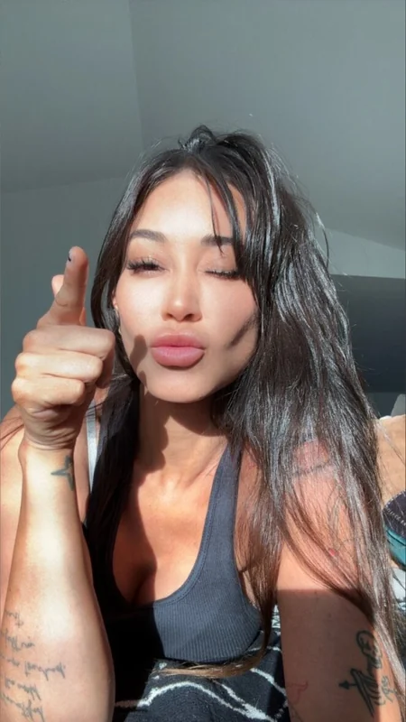 Karleaxoxo OnlyFans profile with tattooed appearance.