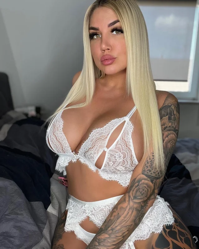 KARY MEL OnlyFans tattooed model