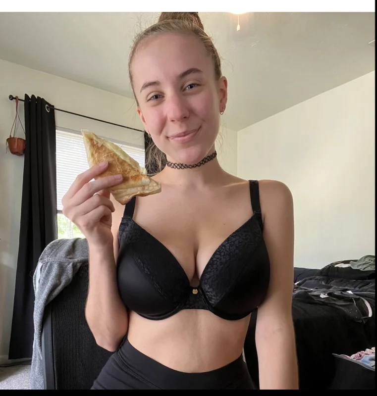 Kasie 3 OnlyFans busty and petite creator