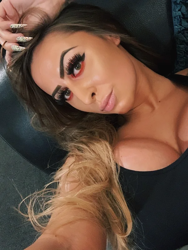 Kat Dun OnlyFans glamour model with interactive content