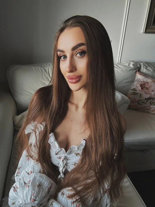 Katya OnlyFans petite blue-eyed creator