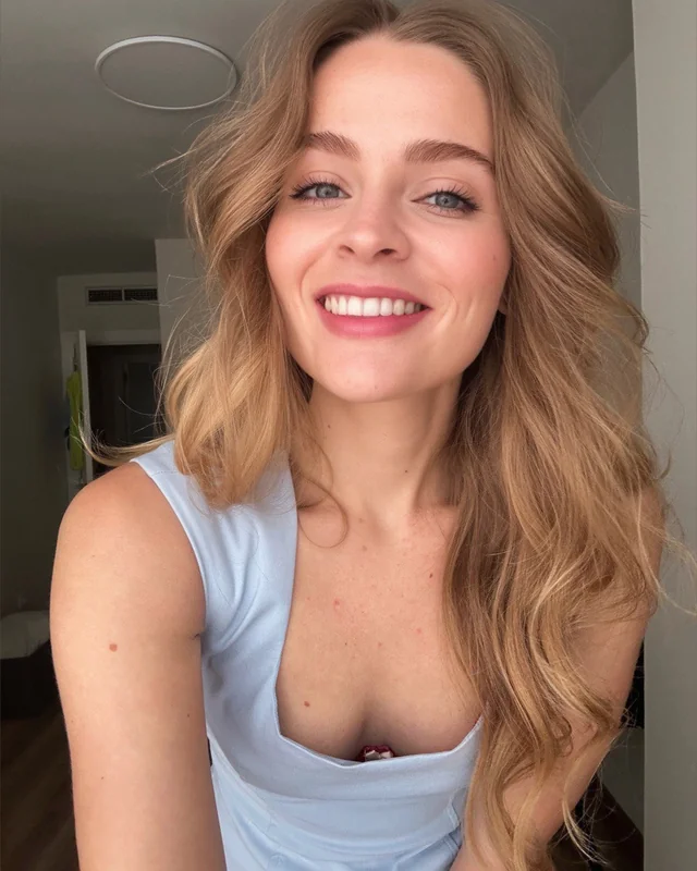 Kate Kravets OnlyFans slim blonde creator