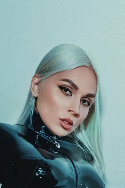 Katerina Piglet OnlyFans latex fetishist