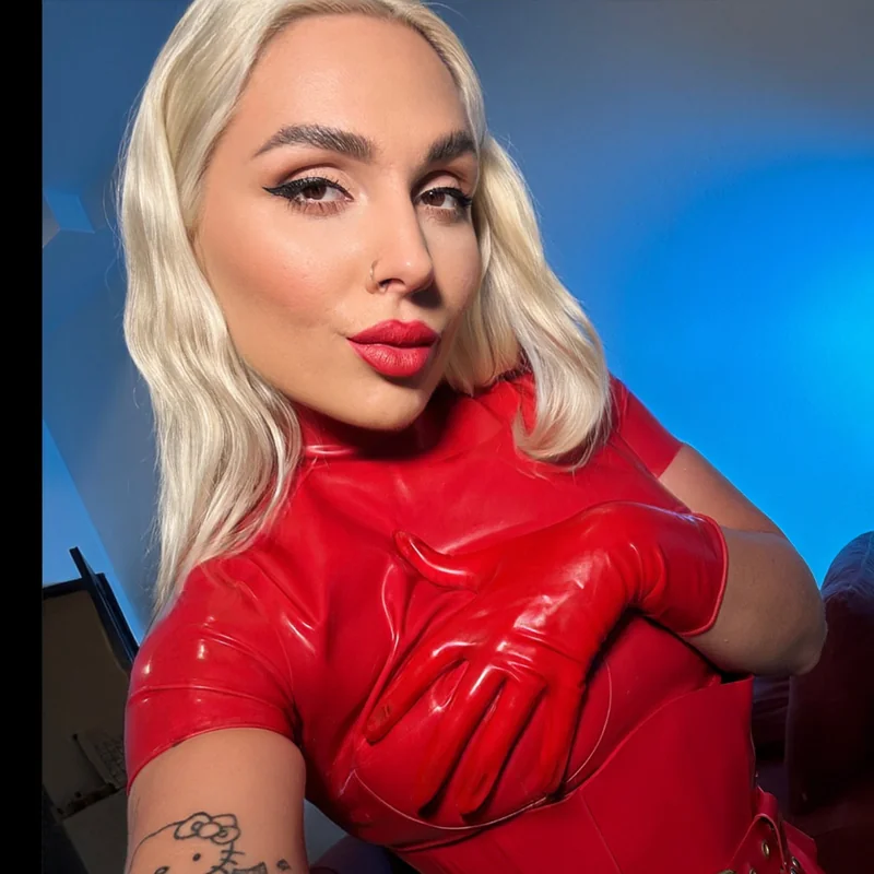 Katerina Piglet FREE OnlyFans latex fetishist