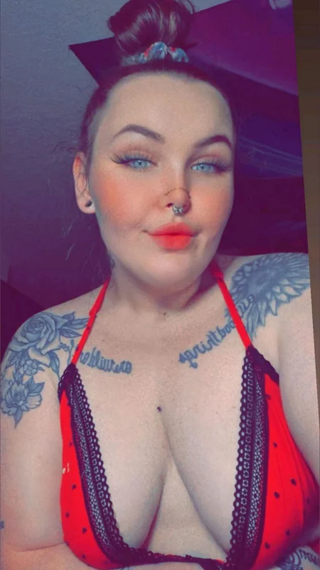 Kateybugg98 OnlyFans Ink queen with blue eyes