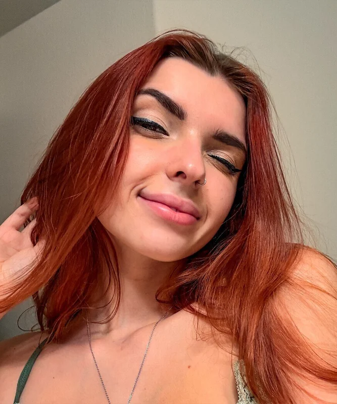 Kayleefox OnlyFans creator with cute pics