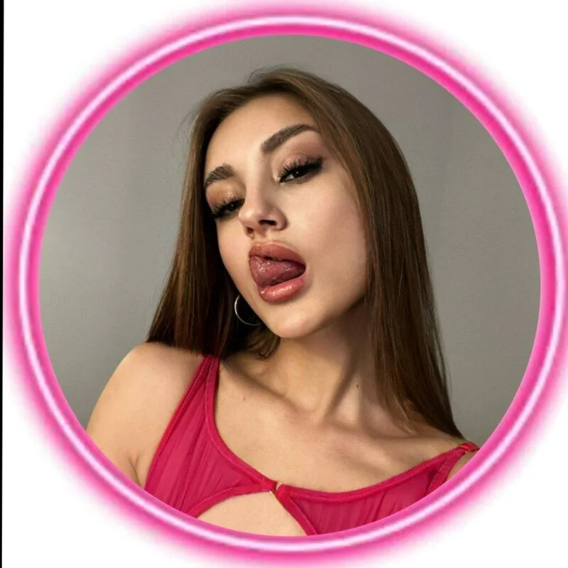 Kelly OnlyFans creator sharing her artistic passion