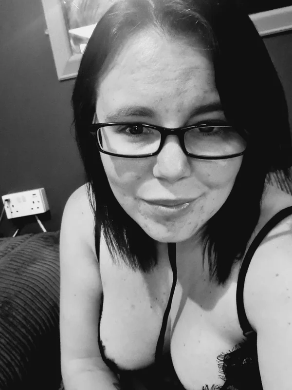 Kellybmumof3 OnlyFans active creator with exclusive content