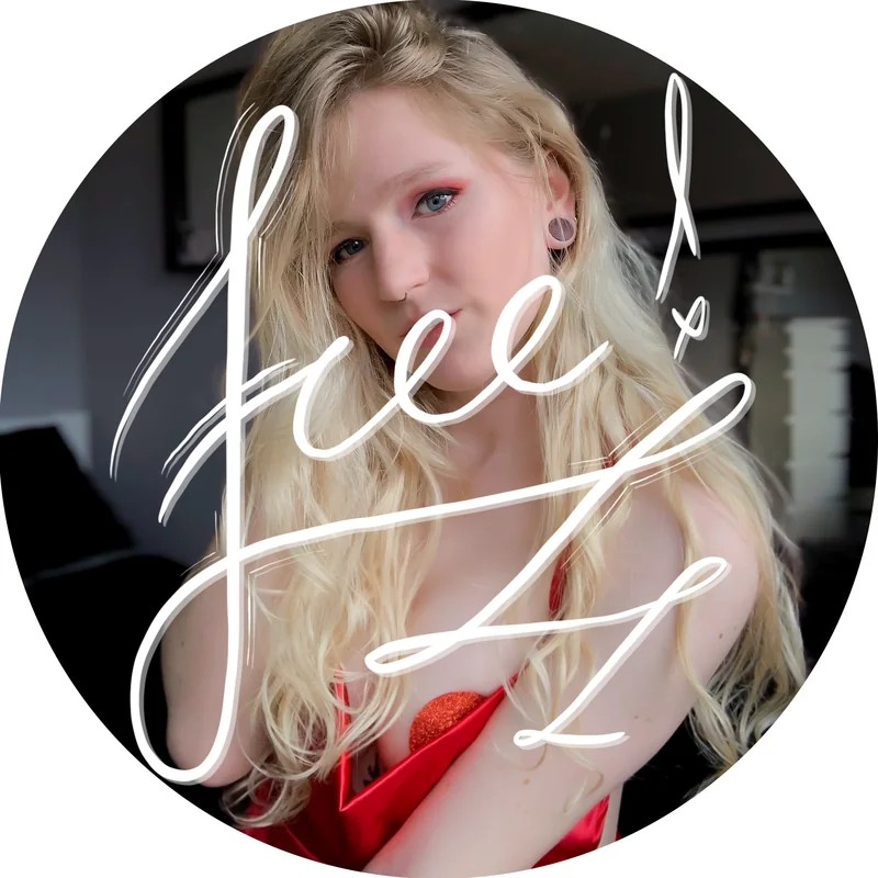Kelseyleighfree OnlyFans shy blonde girl next door