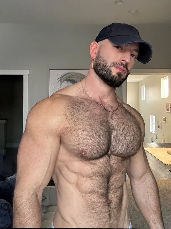 KenCFit on OnlyFans showcasing fitness content
