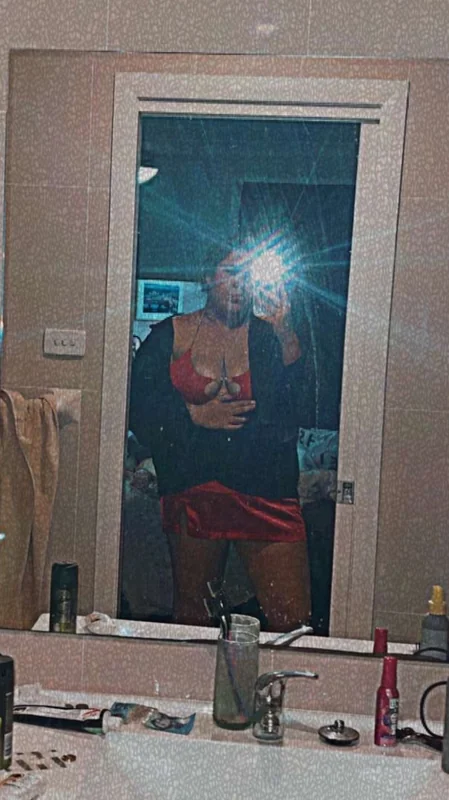 Kiaragrace555 on OnlyFans showcasing high-quality adult content.