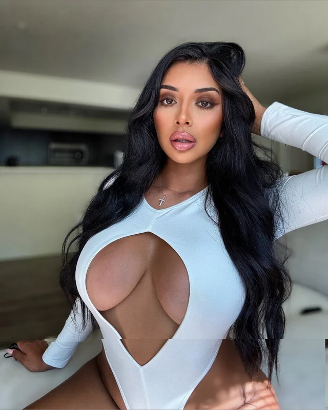 Kimberly on OnlyFans with glam selfies