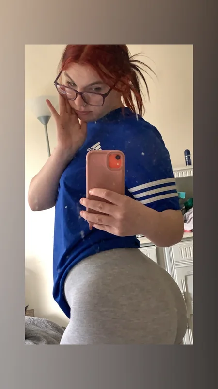 Kim 🩵🇬🇧 OnlyFans model with a perfect natural body