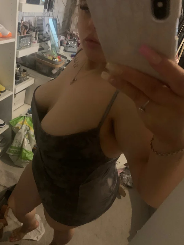 Kinkybitch OnlyFans creator with engaging content