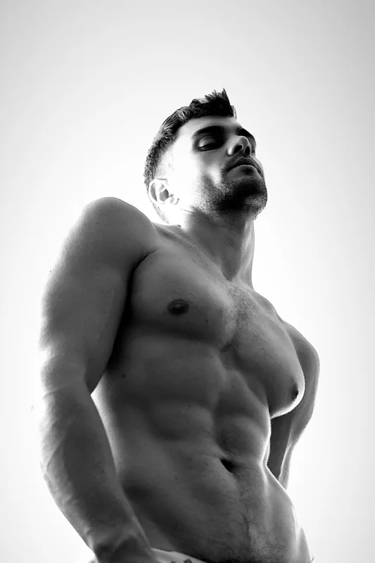 klwhick OnlyFans male creator with muscular physique