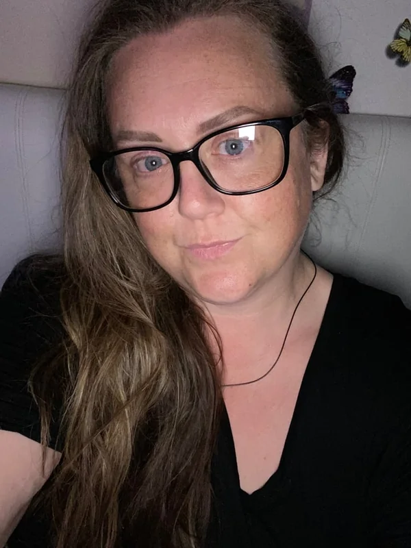 Kola OnlyFans curvy and mature creator