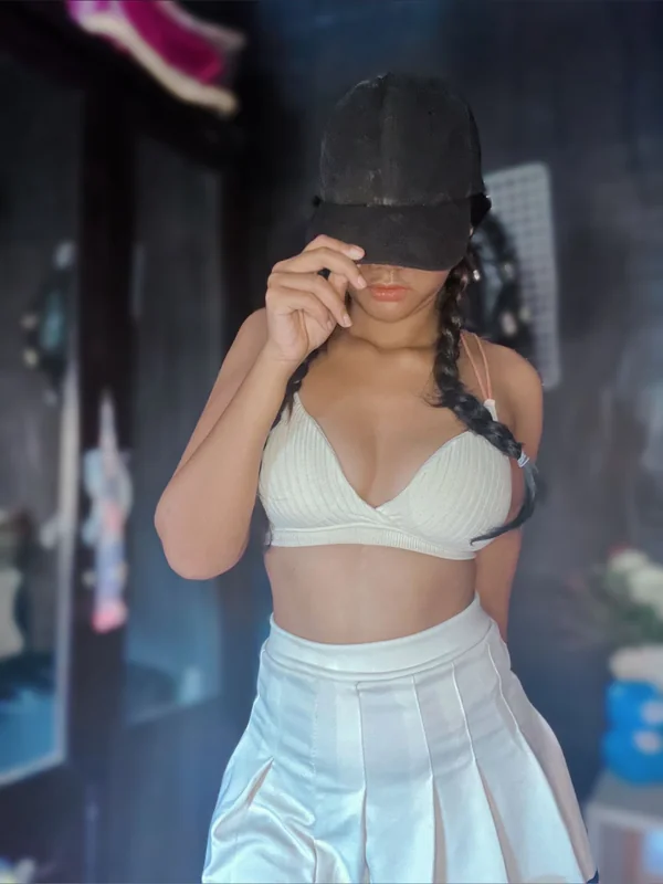 Bella OnlyFans content creator