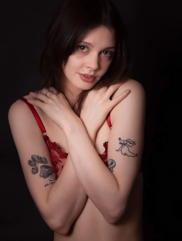 Scottish Model Kourtney on OnlyFans showcasing her work.