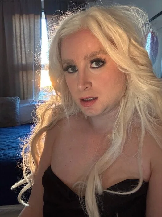 Krissnowbunny OnlyFans cross dresser