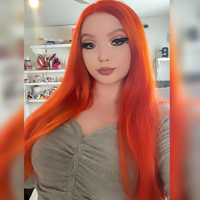 Leah wet college pussy OnlyFans creator with engaging content.