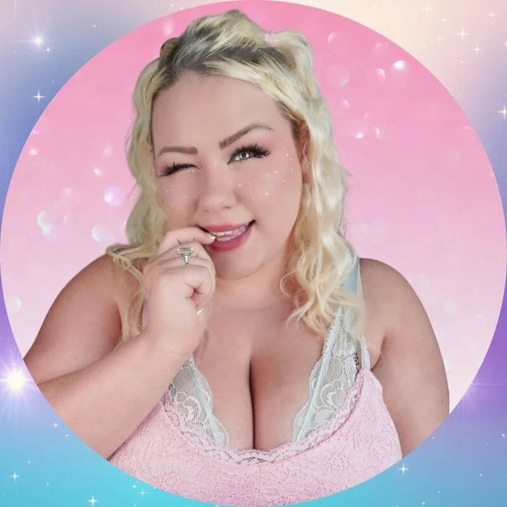 Lacey OnlyFans blonde curvy goddess