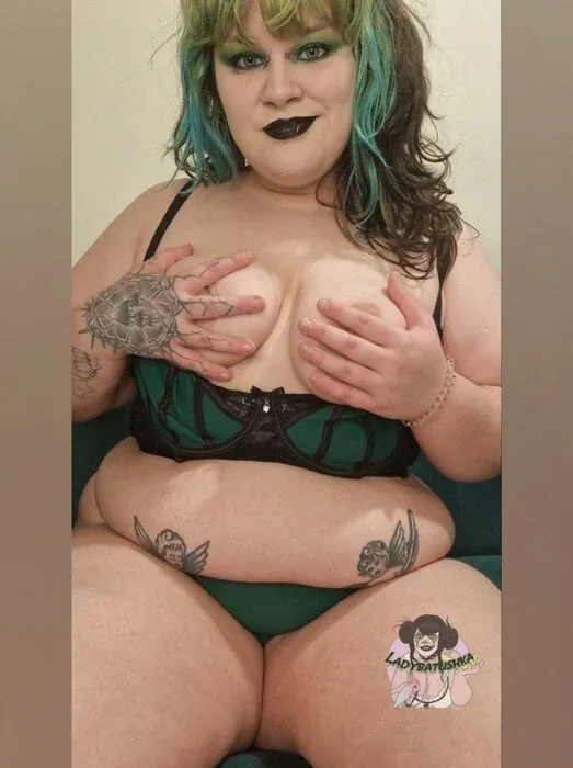 Ladybatushka OnlyFans alternative biker chick