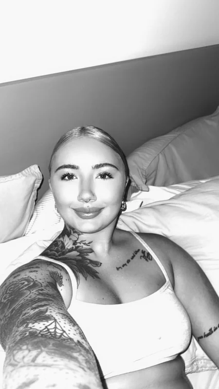 Han🩶 OnlyFans creator with engaging content