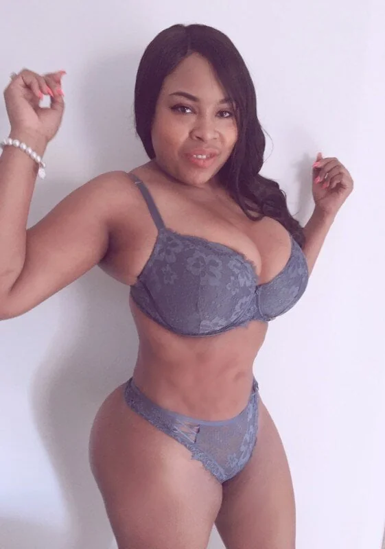 Lana OnlyFans Curvy Beauty